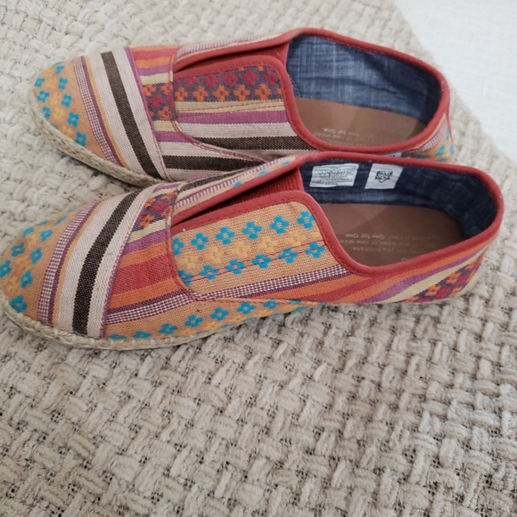 Toms Cayenne Multi Tribal Palmera Shoes, Size 7 - Picture 7 of 10